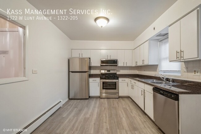 Primary Photo - Spacious 3 br/2 bath Rogers Park unit, wat...