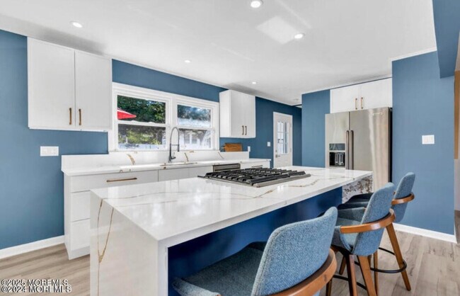 Building Photo - 70 Avery Ave