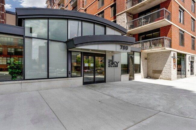 Building Photo - 700 1st St