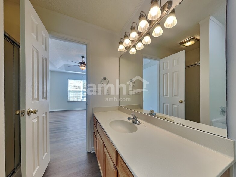 Building Photo - 9431 Isaac Hunter Dr