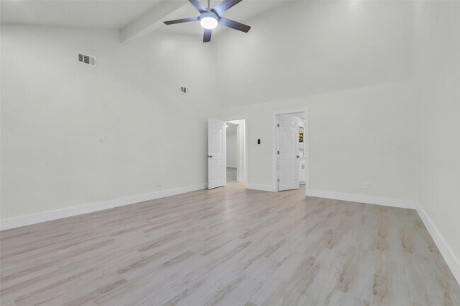 Building Photo - 1602 Pine Oak Dr