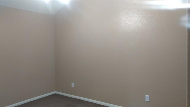 Building Photo - 2915 Linden Hill Ln