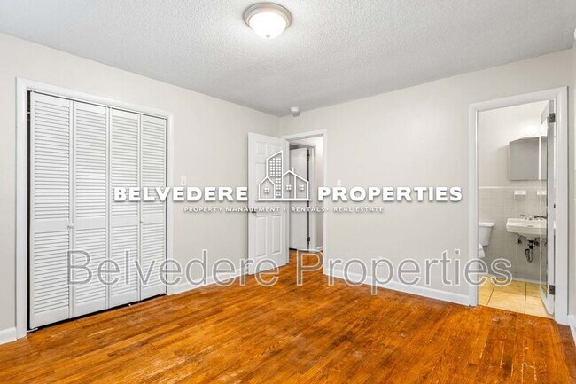 Building Photo - 2203 Oak Hill Dr