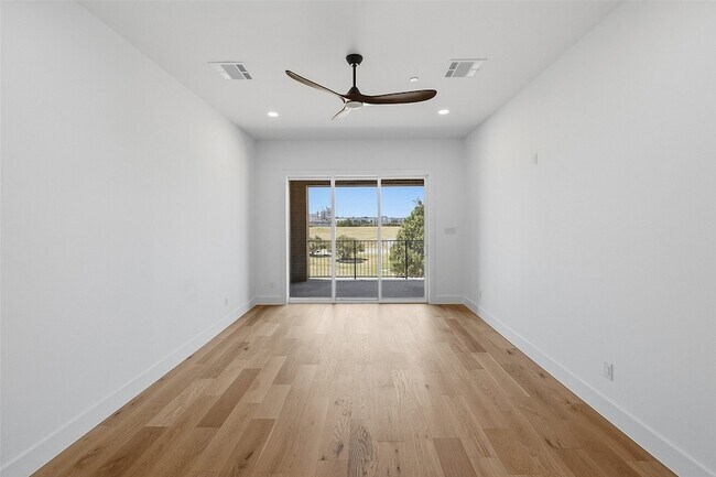 Building Photo - 404 Vista Buena Trl