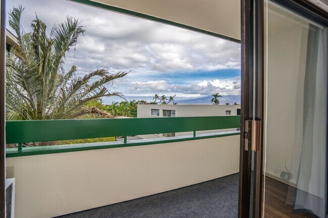 Building Photo - Beautifully Renovated 1 Bedroom/1 Bath Iao...