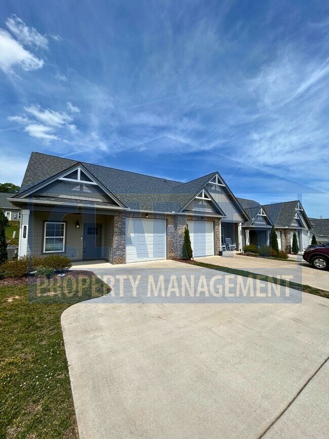 Building Photo - Modern two bedroom townhome!