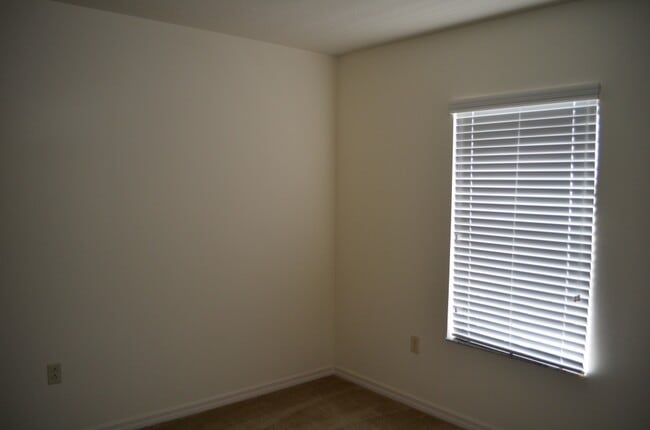 Building Photo - 3/2.5 Townhouse with 2-Car Garage in Turtl...