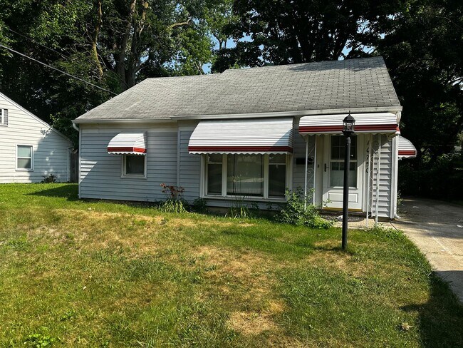 Primary Photo - 2 Bedroom Home In Oak Park