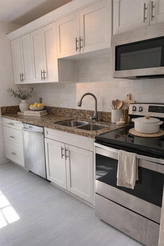 Building Photo - 1641 Arthur St