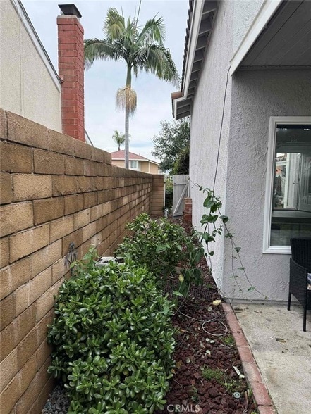 Building Photo - 408 N Flower St