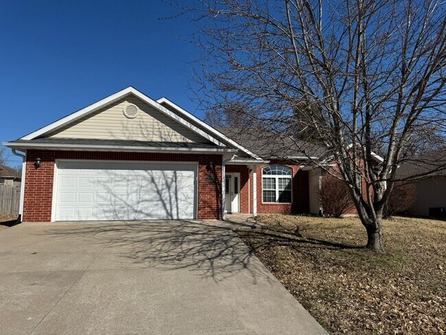 Building Photo - 2603 Oakfield Dr