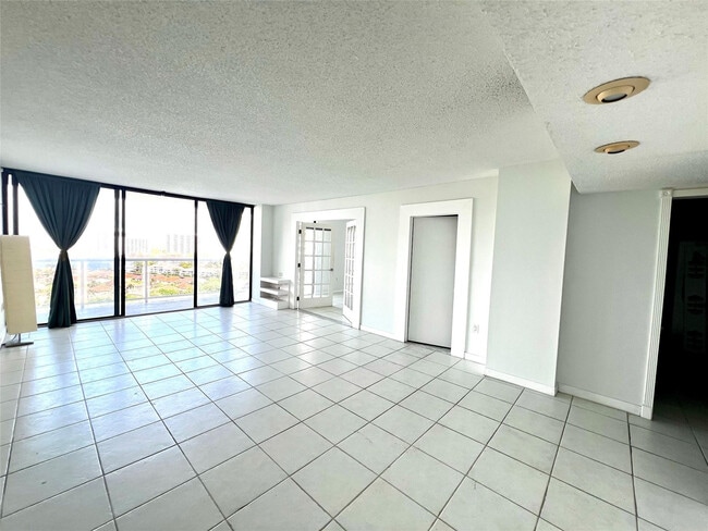 Building Photo - 20515 E Country Club Dr