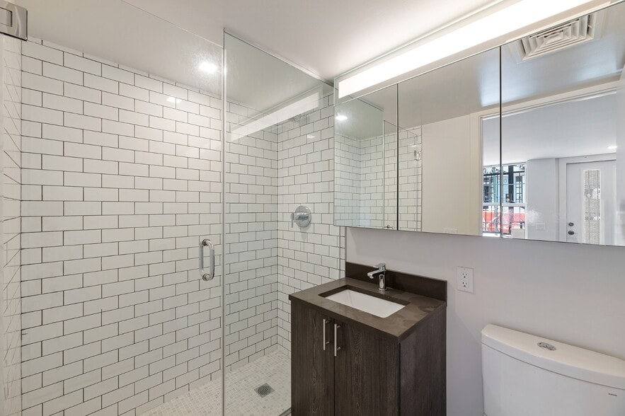 Building Photo - 163 Ludlow St