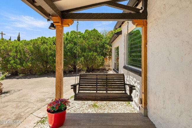Building Photo - 721 Mesita Dr