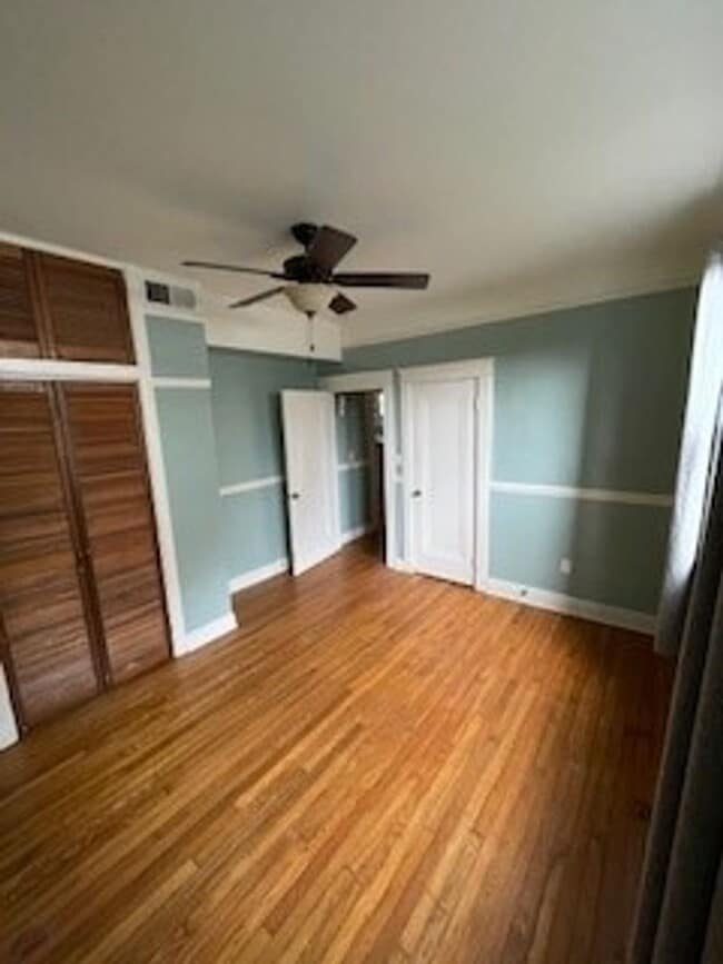 Building Photo - 2809 Paris Ave