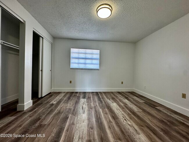 Building Photo - 265 Ulster Ct