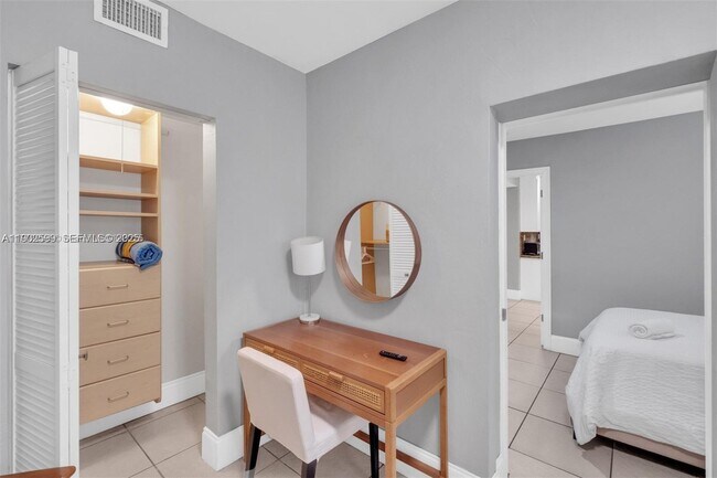 Building Photo - 1033 NW 6th St