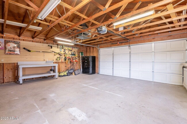 Building Photo - 1116 E Fern Dr N