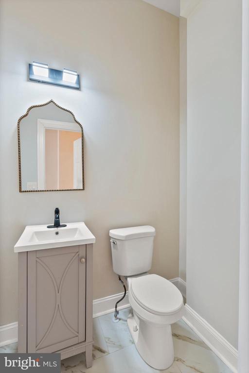 Building Photo - 919 Stiles St