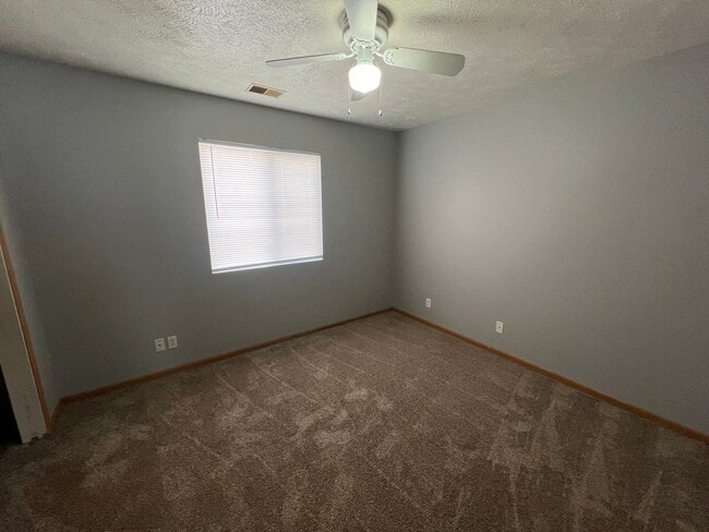 Building Photo - 105 W B St