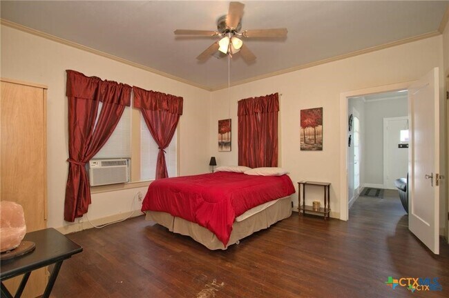 Building Photo - 320 E Faust St