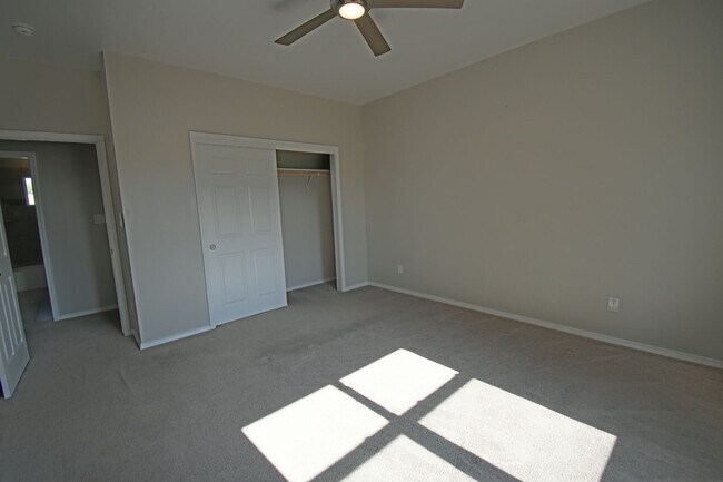 Building Photo - Mountain View, Two Car Garage 3bd/3ba Avai...