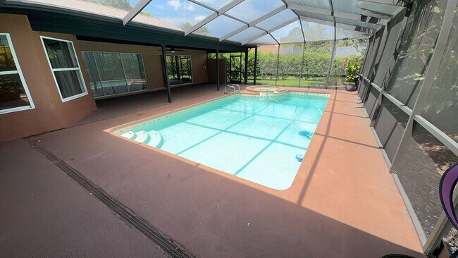 Building Photo - For Rent: A dazzling 5-bedroom, 3-bathroom...
