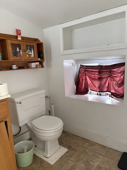 Bathroom 2 - 2235 Victor St