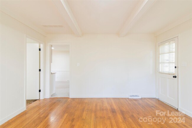 Building Photo - 5020 Coronado Dr