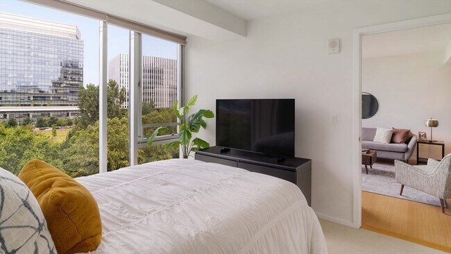 Building Photo - 2 Earhart St