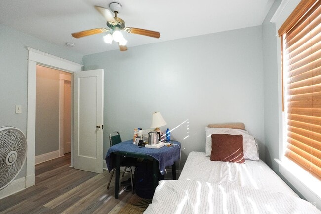 Building Photo - 400 Stockton St