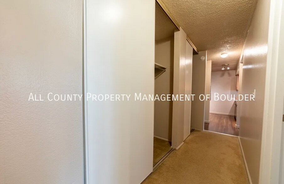 Building Photo - 2707 Valmont Rd
