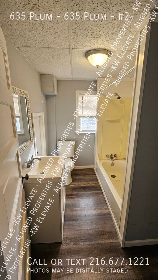 Building Photo - 635 Plum St