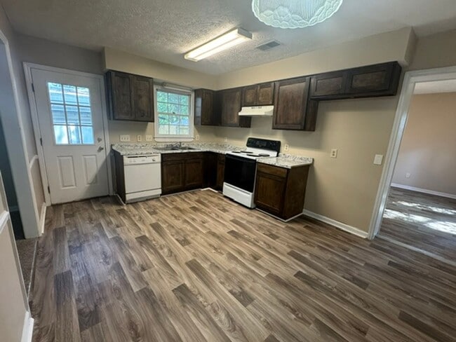 Building Photo - 228 Hearthstone Dr