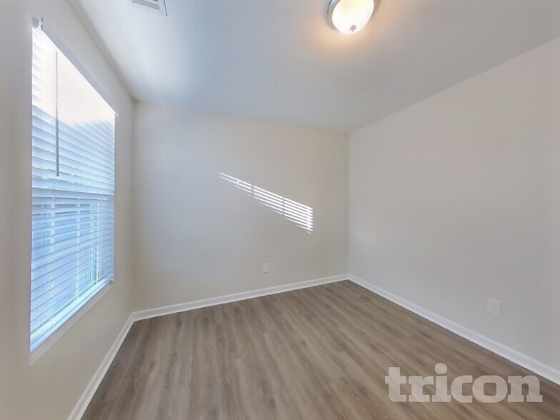 Building Photo - 2609 Jordan Ridge Dr