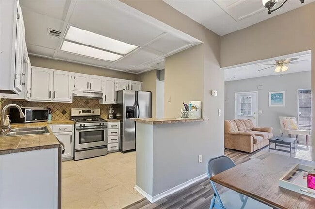 kitchen - 3444 Washington Way