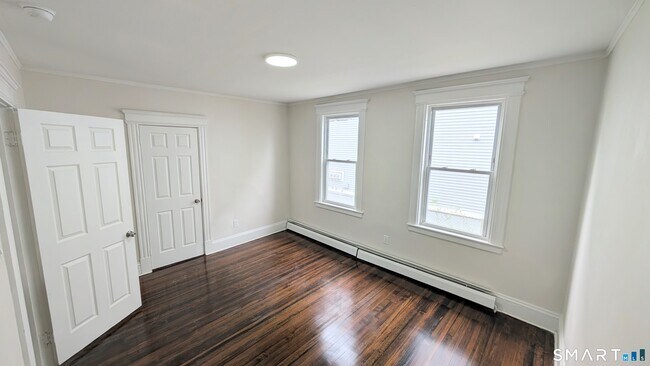 Building Photo - 15 June St