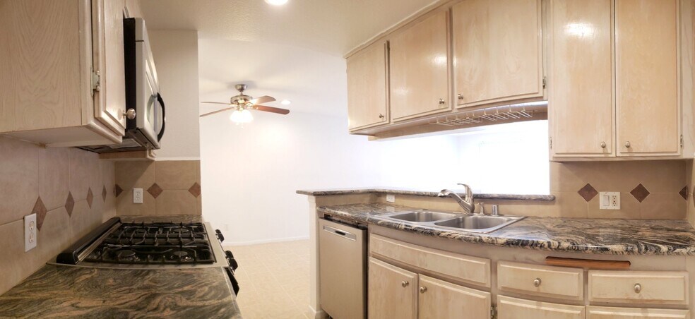 Building Photo - 11020 Hesby St