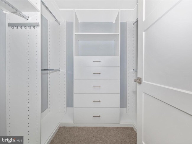 Building Photo - 210 E 2nd St