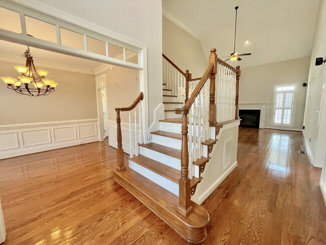 Building Photo - 4 Bed, 2 Bath Nest With Pool In Mariner's Pointe