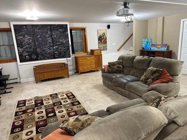 Building Photo - 322 E Beech St