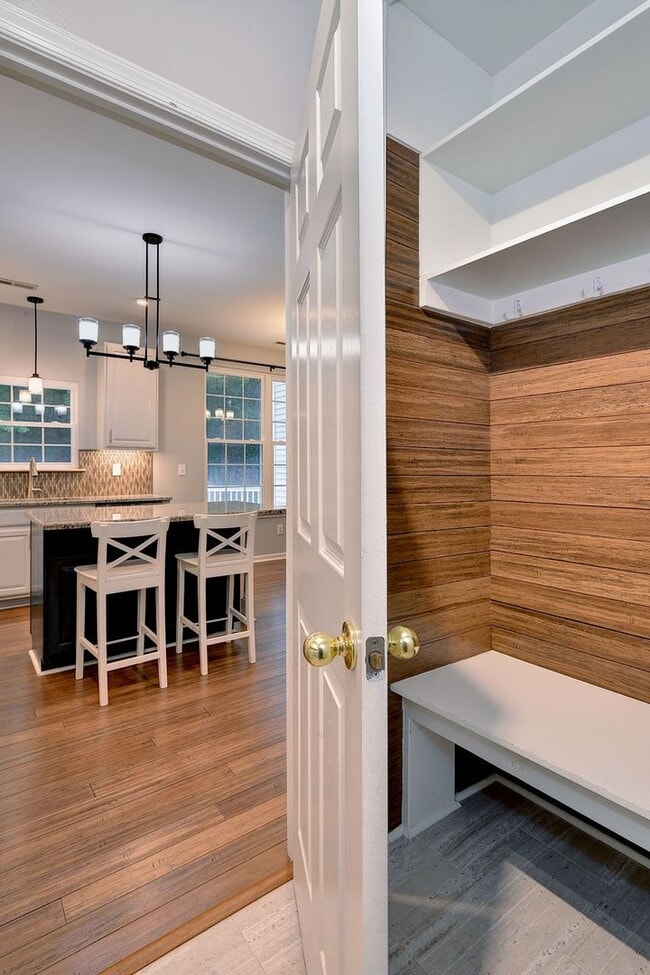 Building Photo - Spacious Home on Wooded Lot!