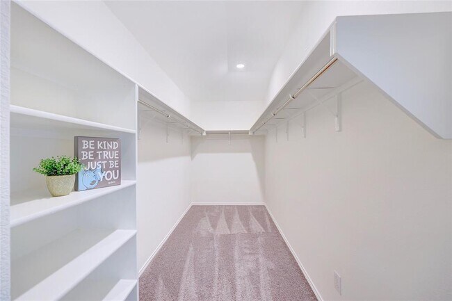 Building Photo - 1929 Stinnett Dr