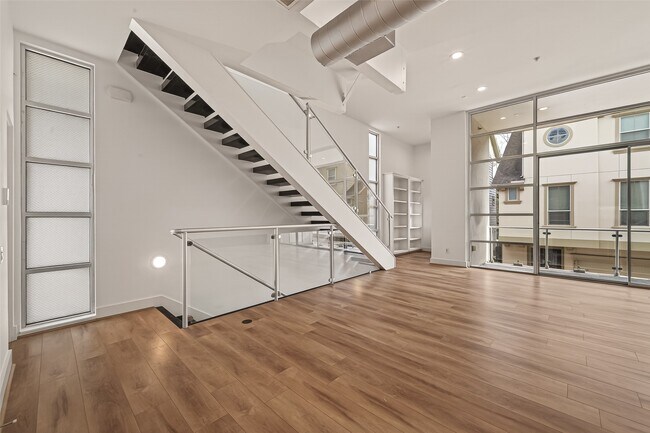 Building Photo - 6014 Fairdale Ln