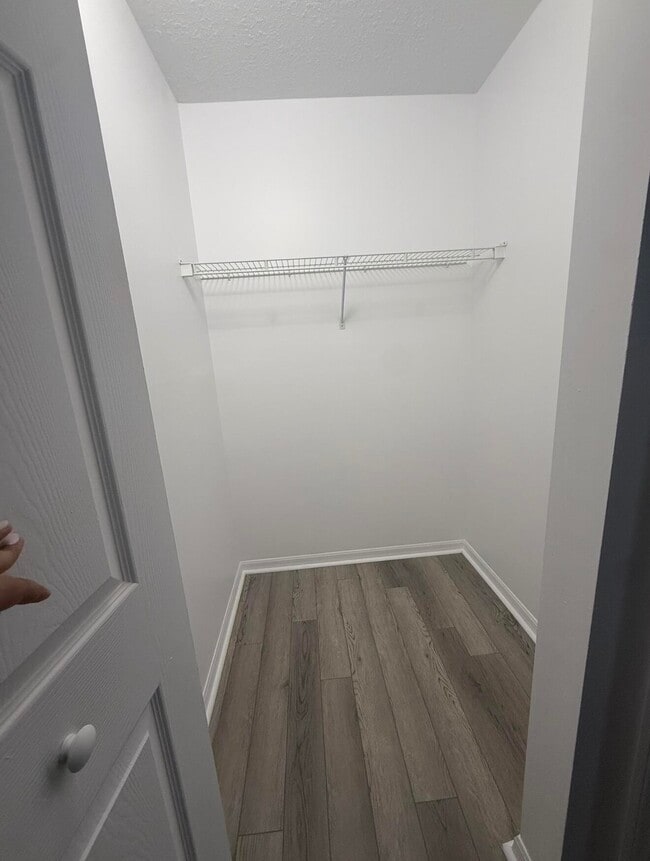 Building Photo - 100 Crestwood Ct N