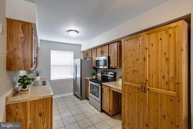 Building Photo - 3570 Lowlen Ct