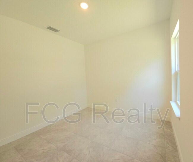 Building Photo - 5383 SW 150th Lane Rd