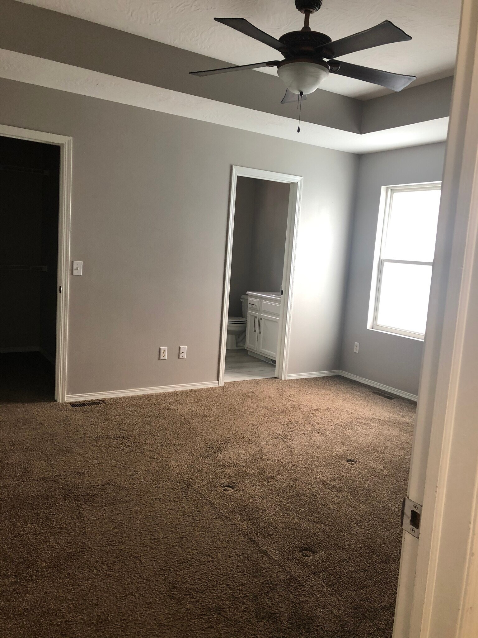 Building Photo - 850 W Hickory Nut Ct