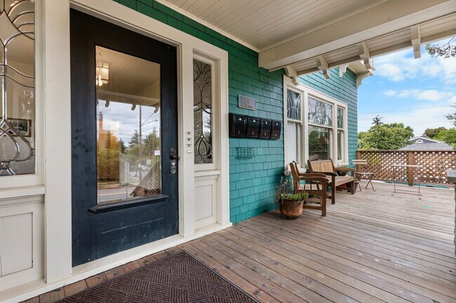 Building Photo - 1231 NW 25th Ave