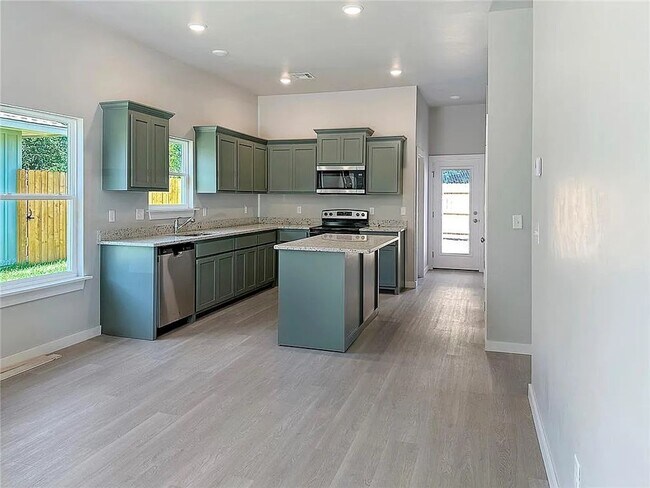 Building Photo - Stunning Brand-New 3 Bed, 2 Bath Home for ...